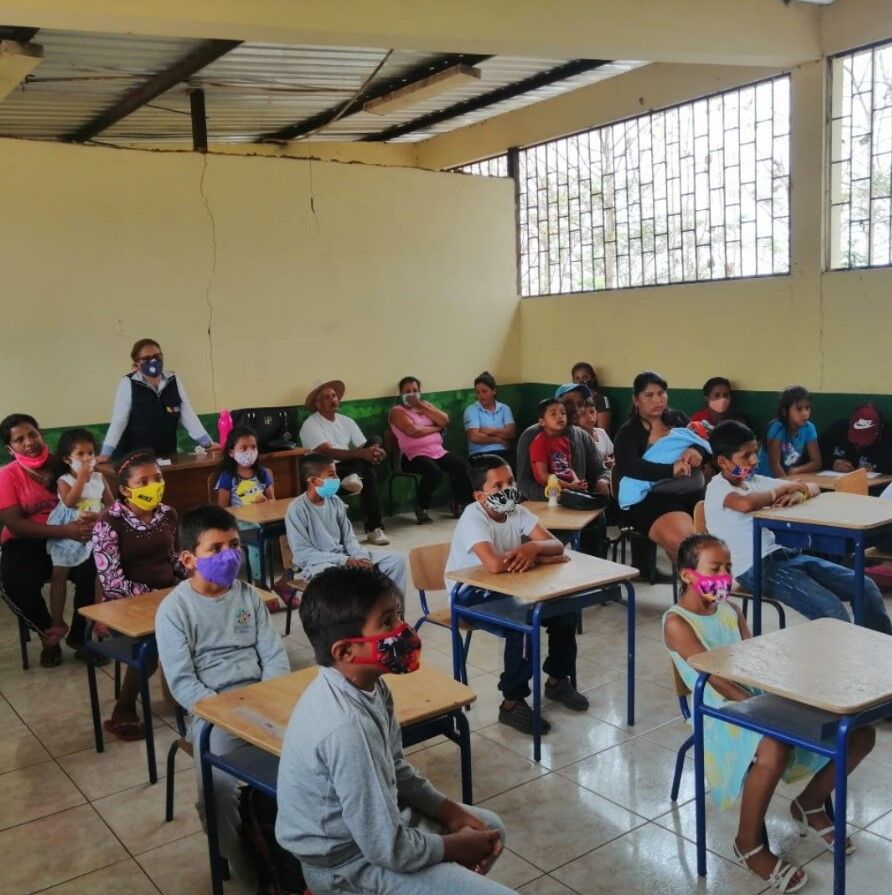 Niños y familias en una jornada de FUNDABIS